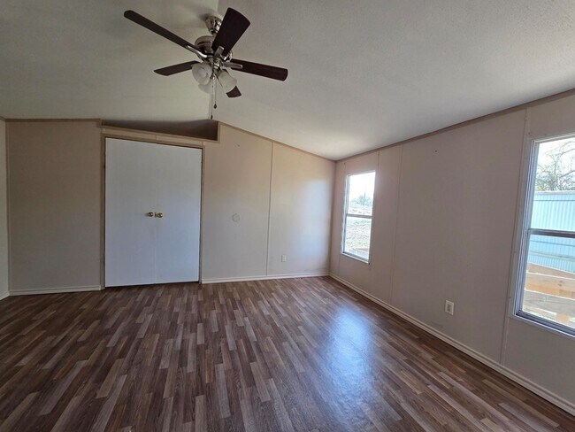 Building Photo - 106 Clark St