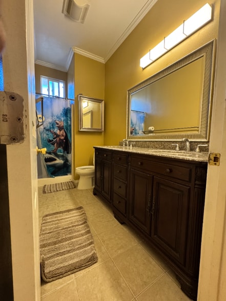 Building Photo - 18600 Horst Ave