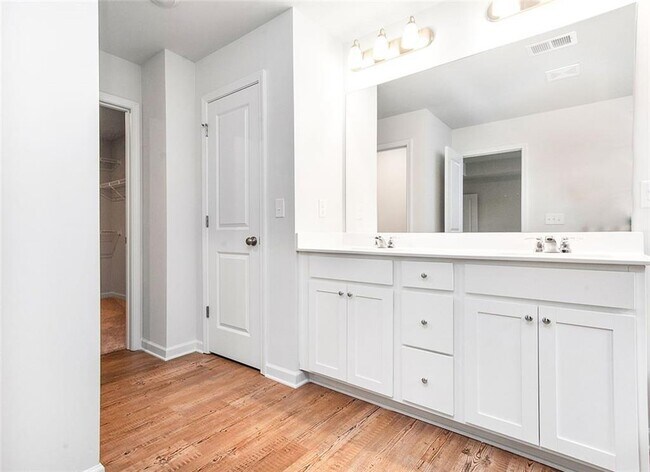 Building Photo - 410 Pt Pl Dr