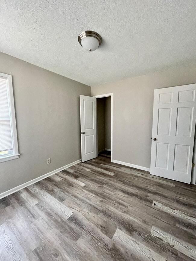 Building Photo - Remodeled 3 Bedroom, Section 8 Approved