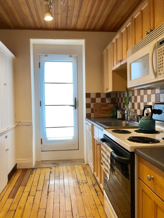 Building Photo - 62 Clarendon St