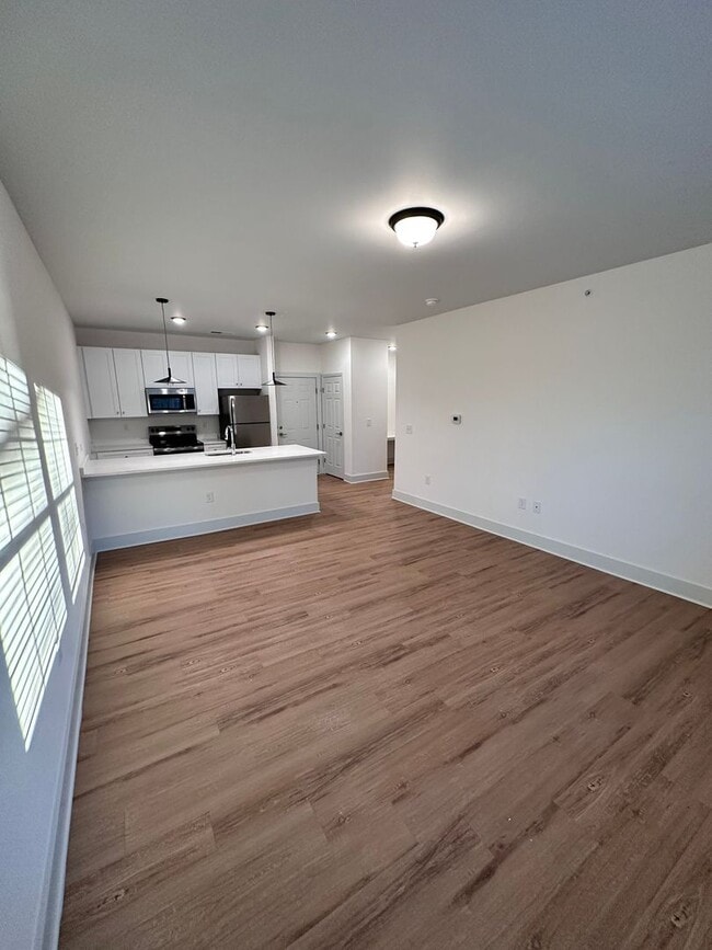 Building Photo - Beautiful Brand New Three Bedroom Apartment!