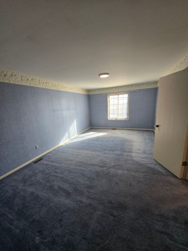 Building Photo - 2 BEDROOM CONDO IN ROCHESTER