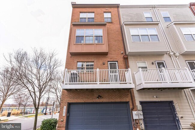 Building Photo - 4560 Longfellow St