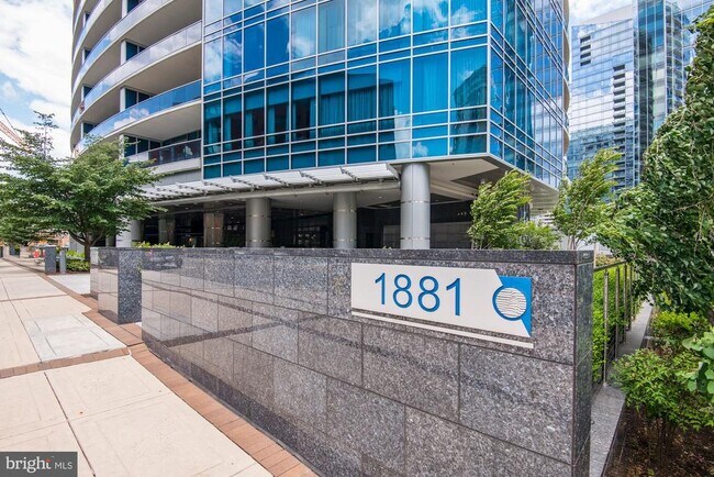 Building Photo - 1881 N Nash St