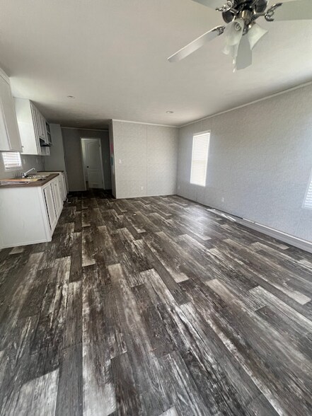 Building Photo - 1227 W Kenedy Ave