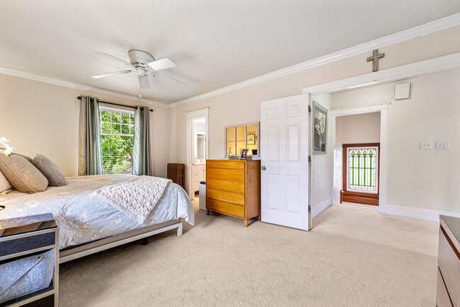 Building Photo - LOCATION LOCATION!! Stunning home located ...