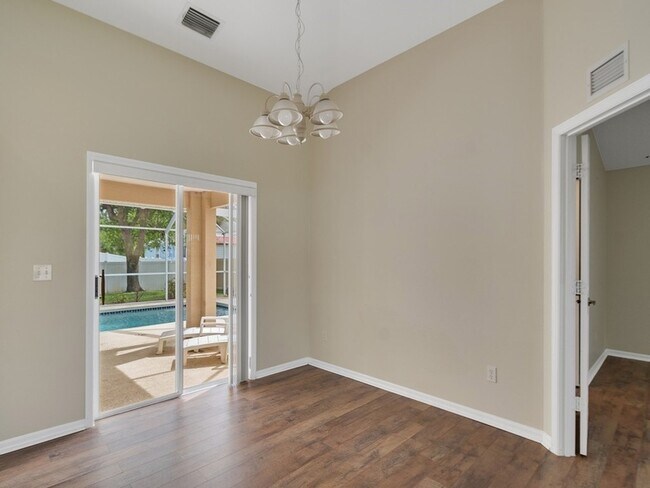 Building Photo - 962 Montrose Ave