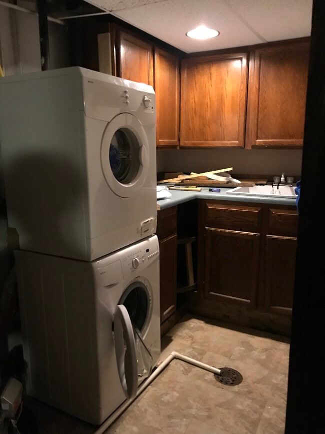 Laundry - 3137 W 20th Ave