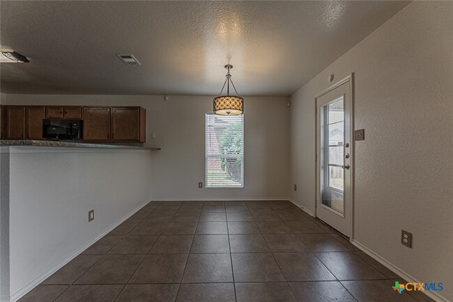 Building Photo - 2406 Waterfall Dr