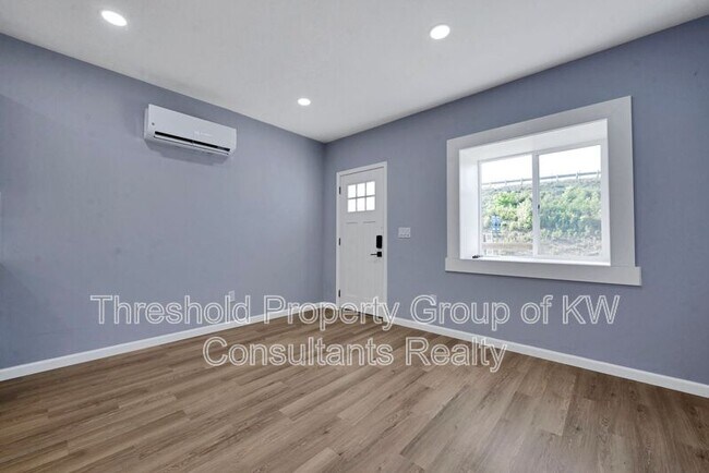 Building Photo - 786 Thomas Ave