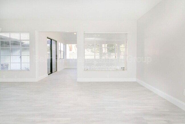 Building Photo - 5334 Lake Howell Rd