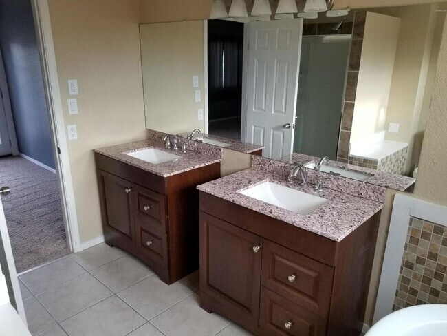 Building Photo - AVAILABLE NOW IN THE SPRINGS ON THE LAKE I...