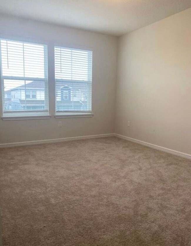 Building Photo - Isles of Lake Nona!! 3 Bedroom 2.5 Bathroom End Unit Townhome