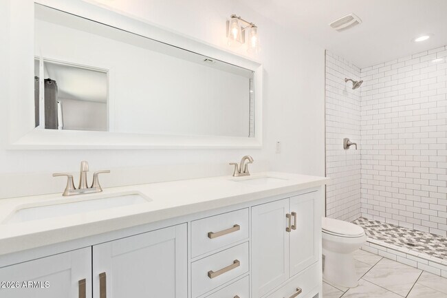 Building Photo - 1809 E Concorda Dr