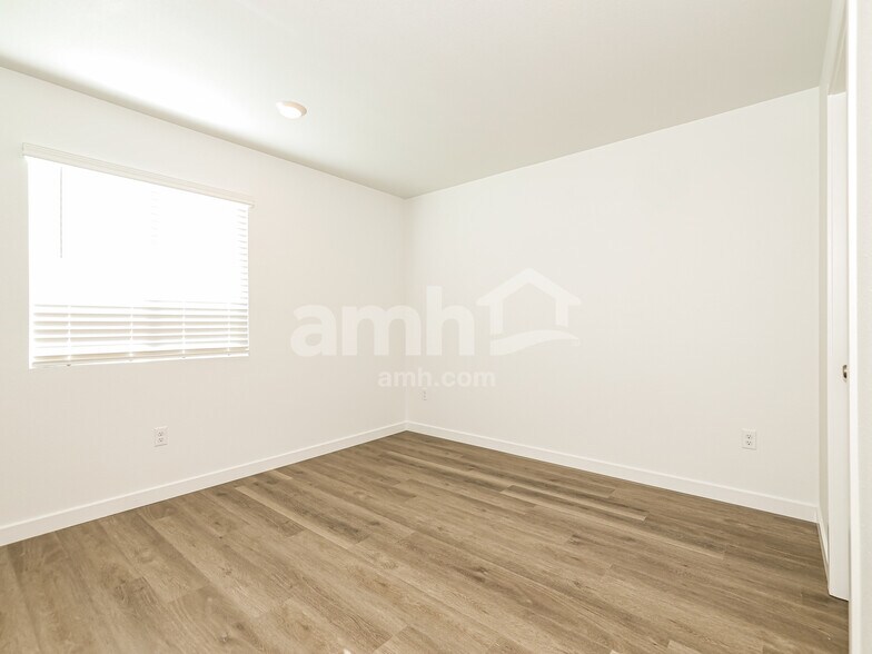 Building Photo - 2364 Devin Ave