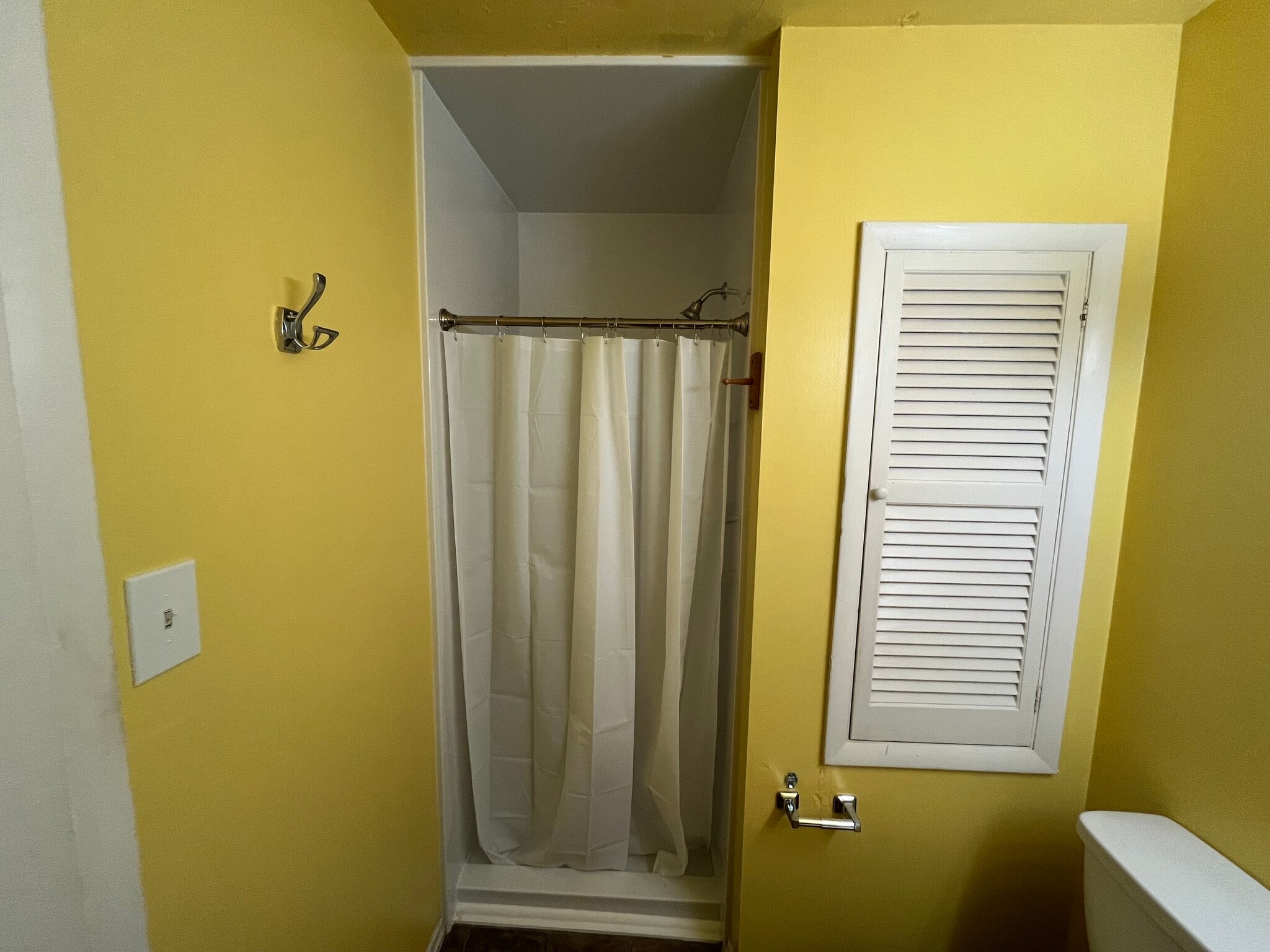 Main Bathroom - 5316 Newhall Rd