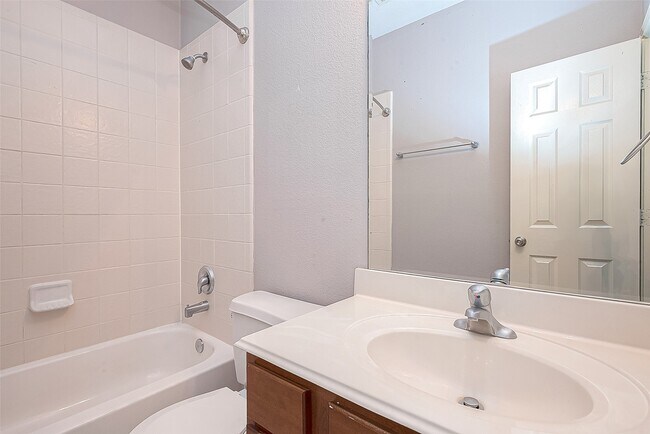 Building Photo - 5203 Heatherdawn Ct