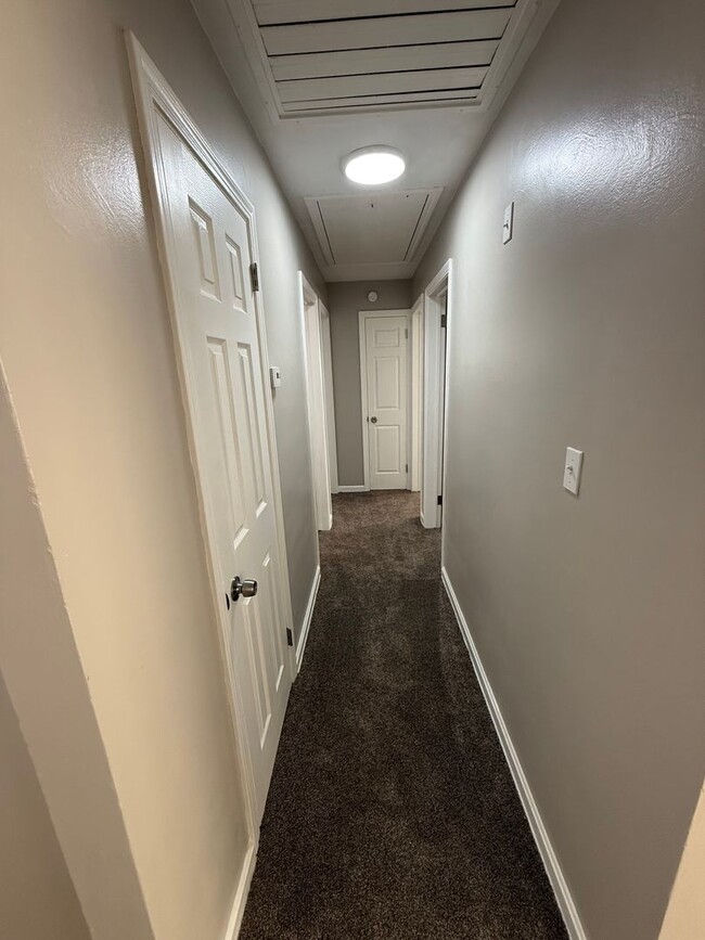 Building Photo - Completely remodeled 3 Bedroom Ranch Home for Rent