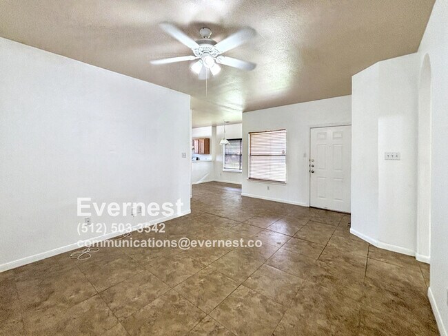 Building Photo - Charming 3-Bedroom Home in a Convenient Ne...