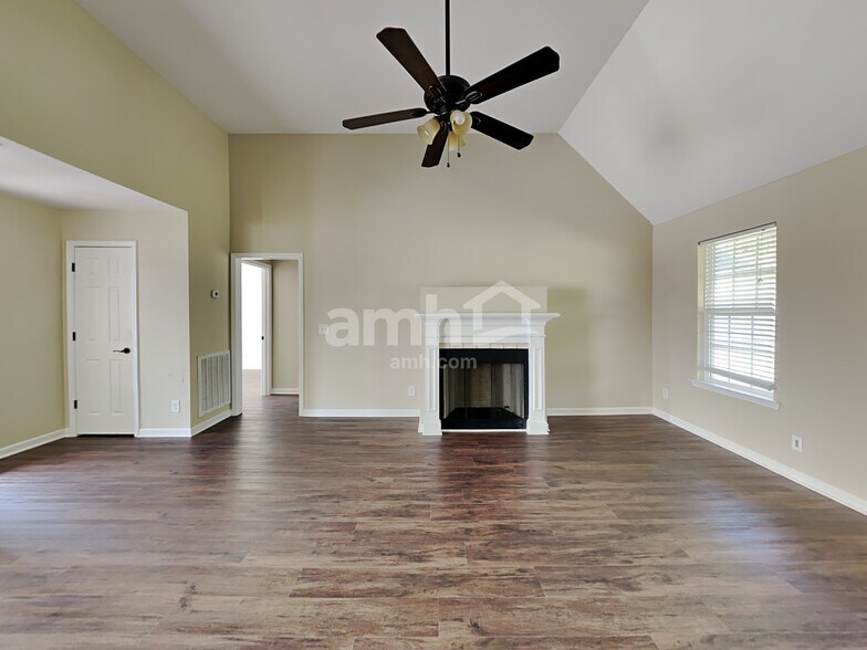 Building Photo - 902 Tanager Ct