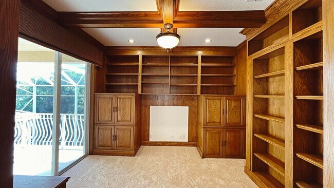 Building Photo - 9843 Vía Amati