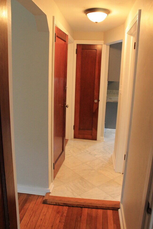 Building Photo - 272 Barclay Ave