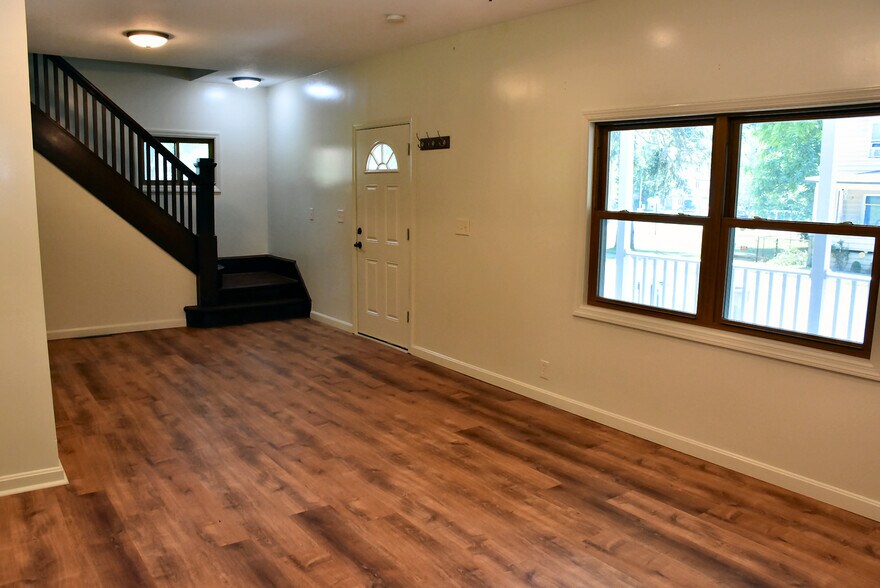 Building Photo - 539 North St