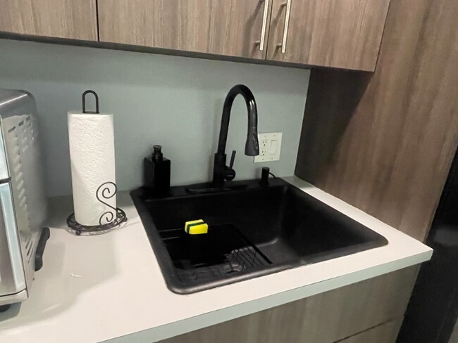 Building Photo - 18 NW 45th St