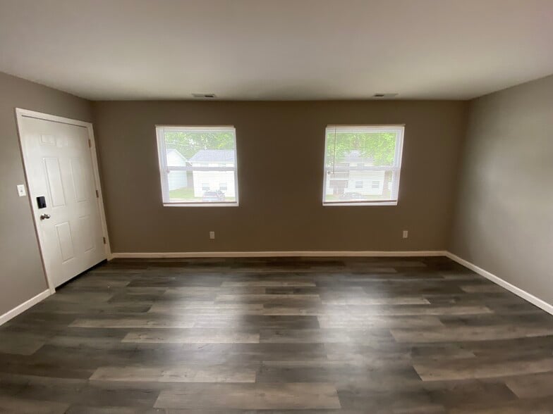 Building Photo - 113 Sandstone Ct