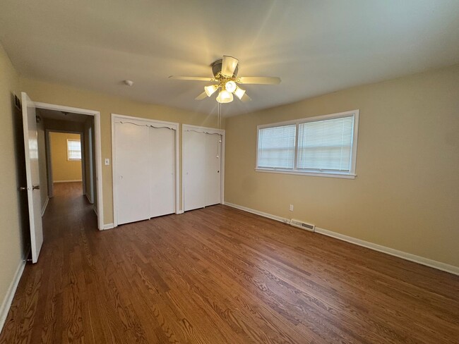 Building Photo - Spacious 1/2 Duplex in Great Waldo Area