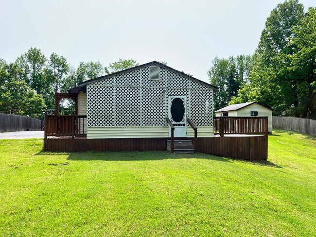 Building Photo - Spacious