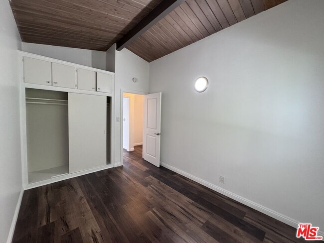 Building Photo - 4419 W Rosecrans Ave