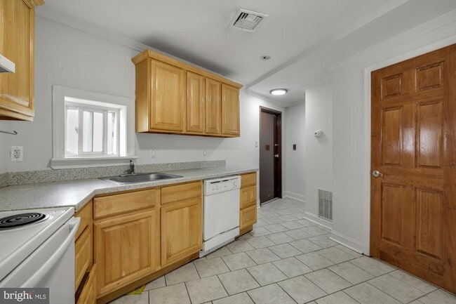 Building Photo - 2026 Ridge Ave