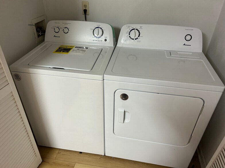 Building Photo - 411 Laurence Ln