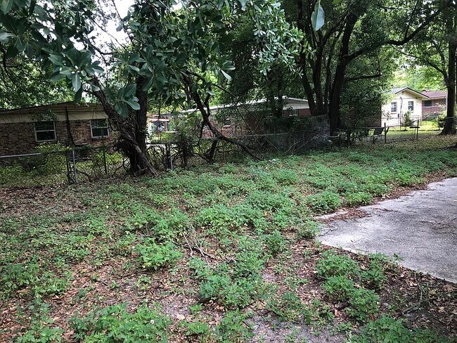 Building Photo - 2119 W 14th St