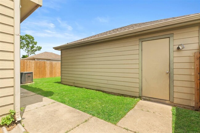 Building Photo - 6206 Scotchwood Dr