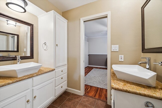 Building Photo - 18618 Point Lookout Dr