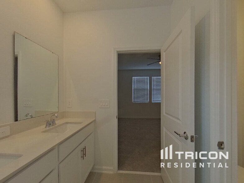 Building Photo - 2056 Rider Rain Ln