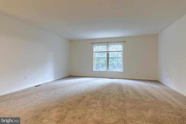 Building Photo - 712 Creekside Dr