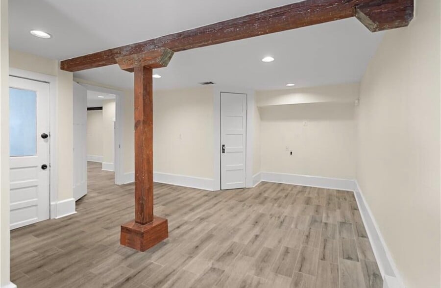 Building Photo - 5815 S Robertson St