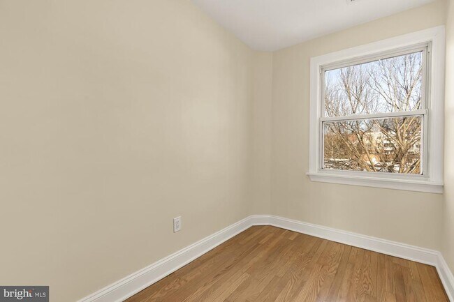 Building Photo - 2205 Observatory Pl NW