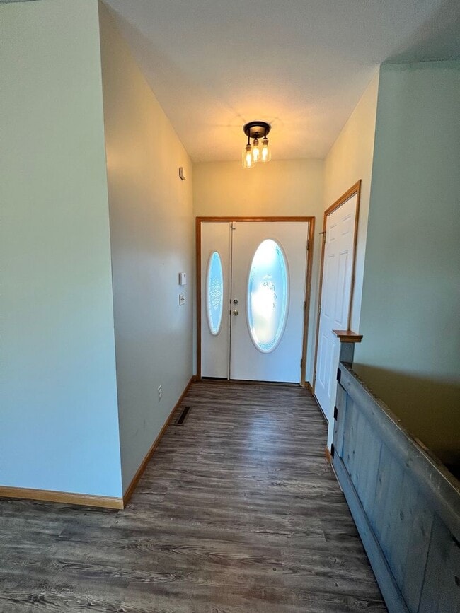 Building Photo - Your Next Home Awaits – Spacious, Updated & Move-In Ready!