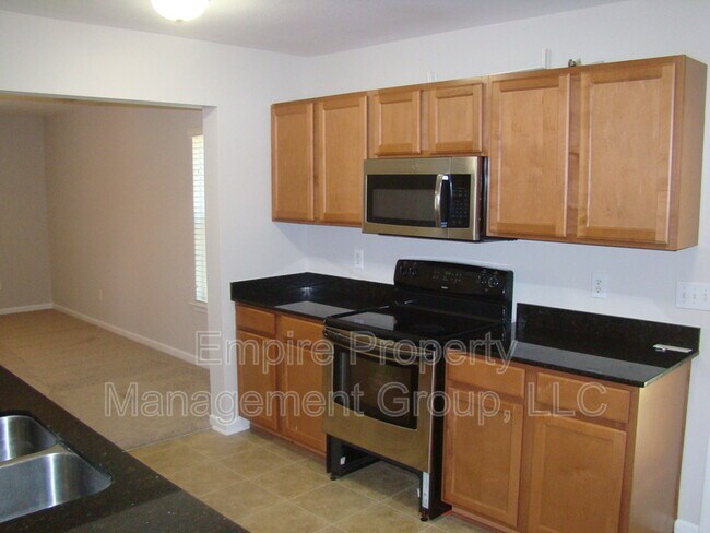Building Photo - 384 Denman Loop