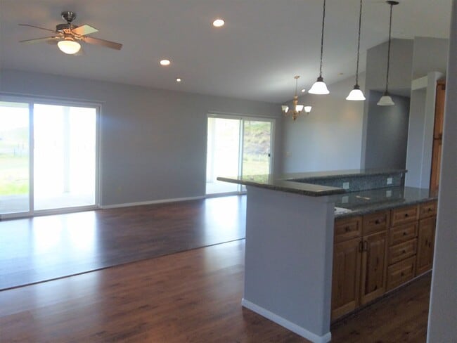 Building Photo - Paio, Nainoa