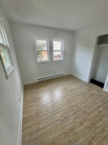 Building Photo - 100 Main St