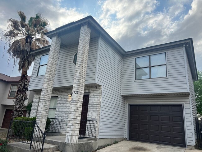 Building Photo - 4922 Hilltop Field Dr