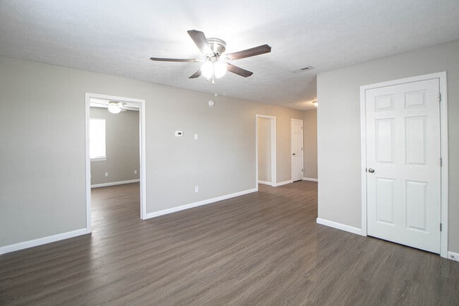 Building Photo - 11-411 Thompsonville Ln