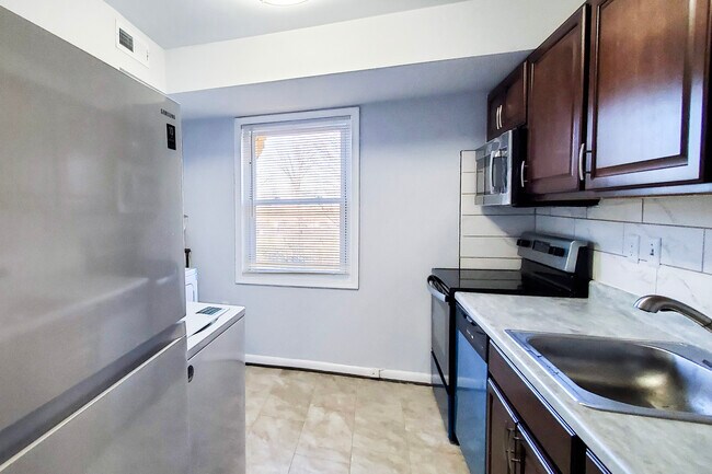 Building Photo - 7165 Cross St