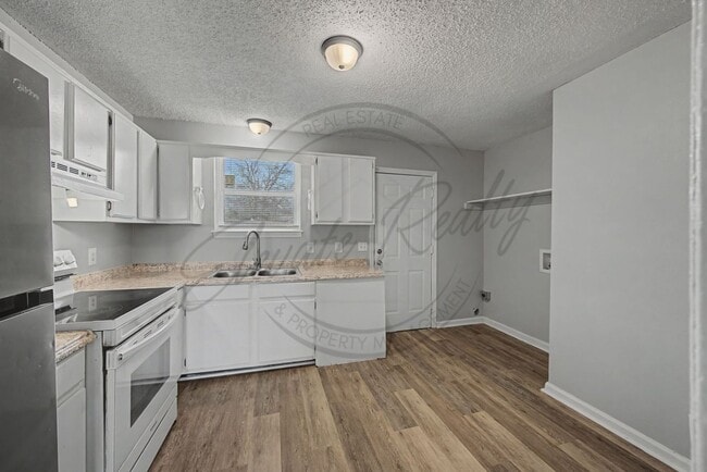 Building Photo - Updated Two Bedroom Ranch w/ Special!